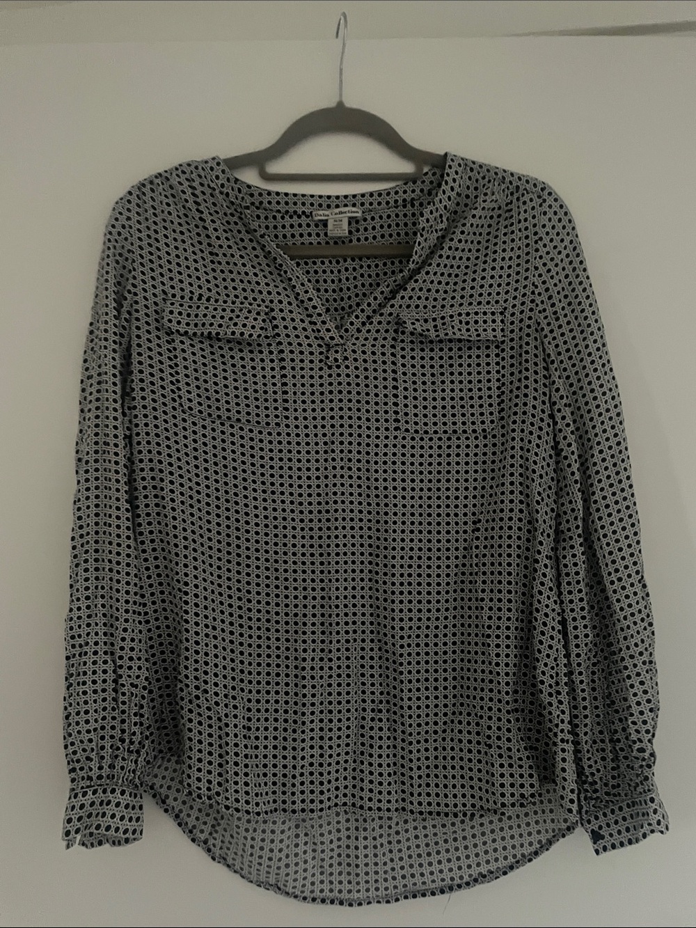 Dalia Collection Black and White Geometric V-Neck Long Sleeve Blouse
